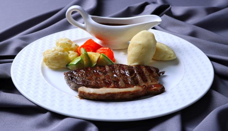 Enjoy every wednesday & sunday with the special Steak day